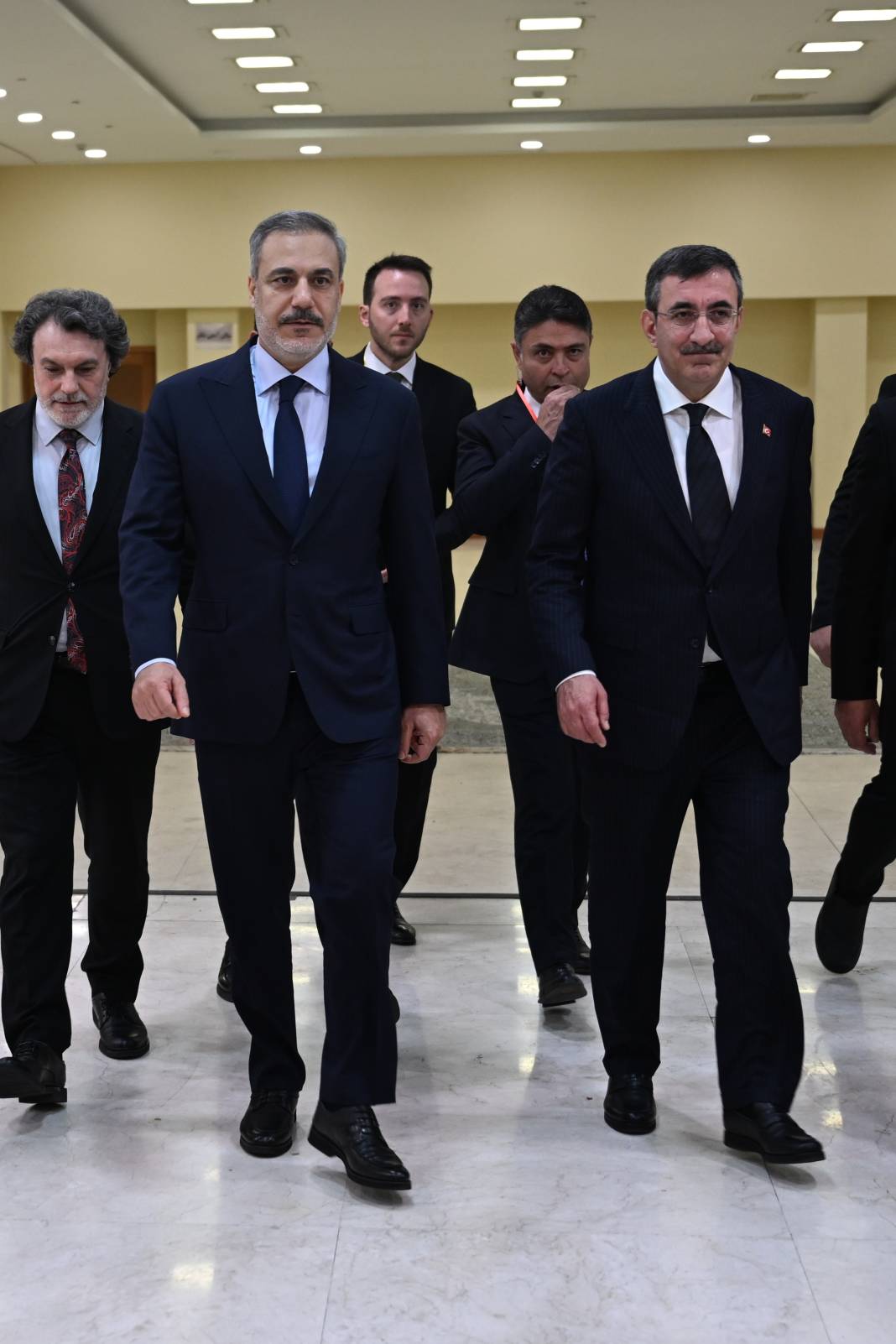 Cumhurbaşkanı Yardımcısı Yılmaz ile Dışişleri Bakanı Fidan Reisi'nin taziyesine katıldı 8